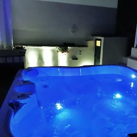 Cathedral - Center - Solarium & Jacuzzi *