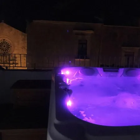 Cathedral - Center - Solarium & Jacuzzi