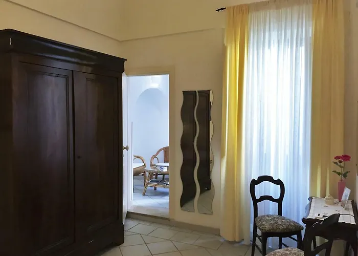 Cathedral Apartment *